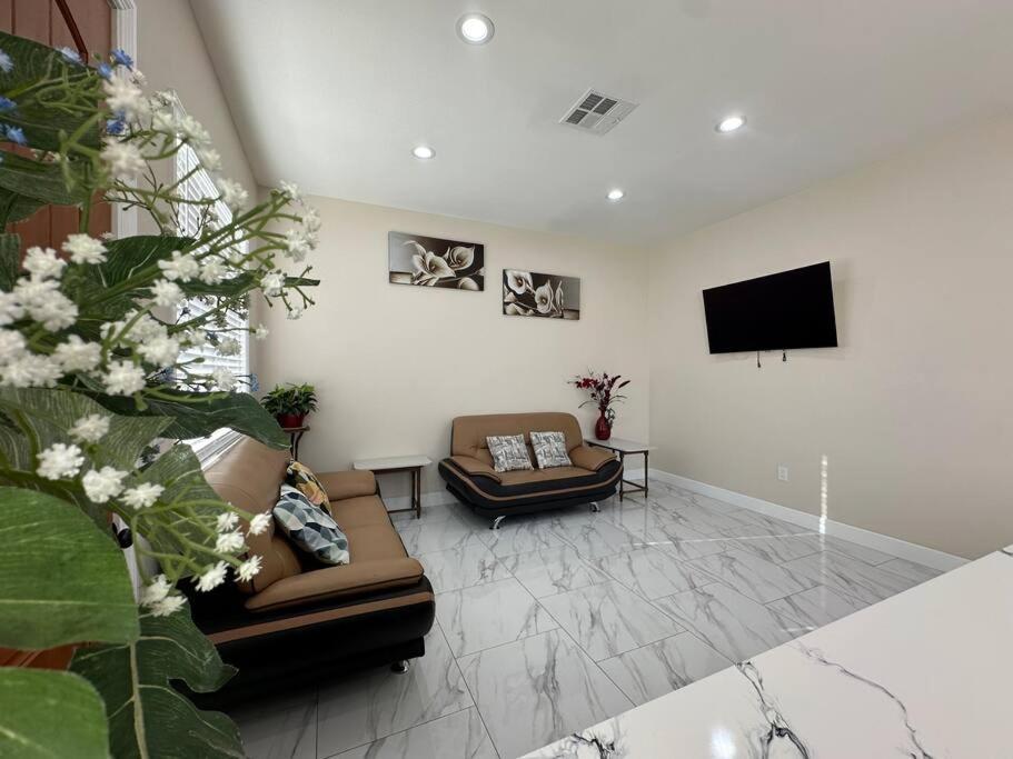 New Renovated House In Little Saigon Midway City Exterior foto