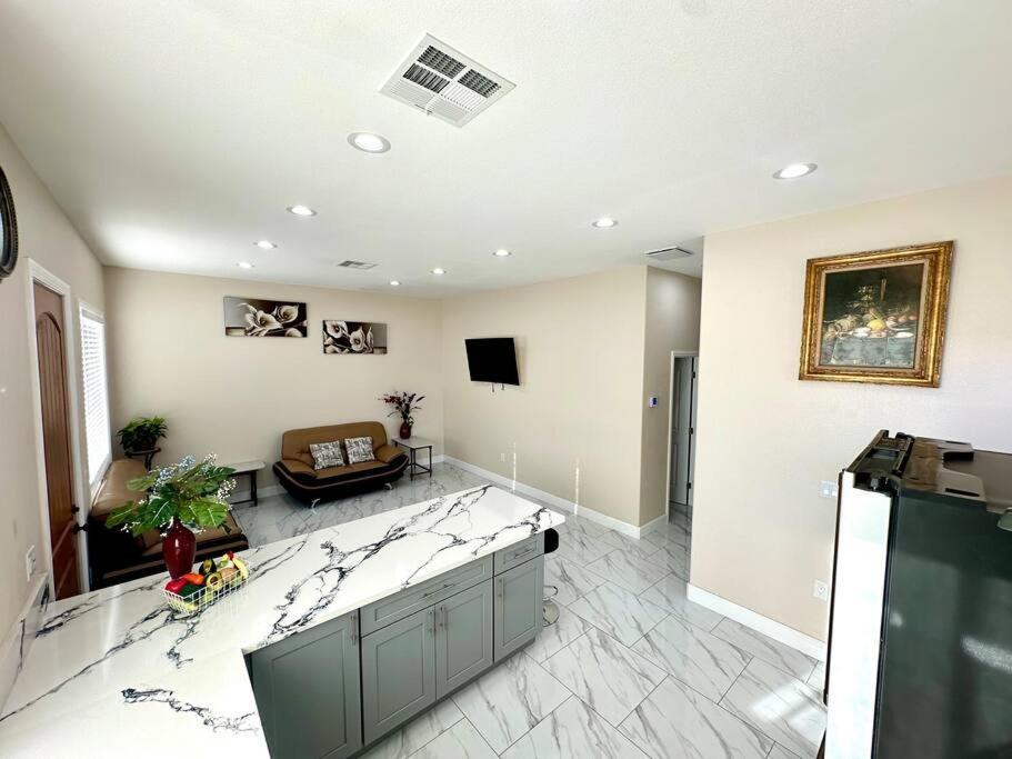 New Renovated House In Little Saigon Midway City Exterior foto